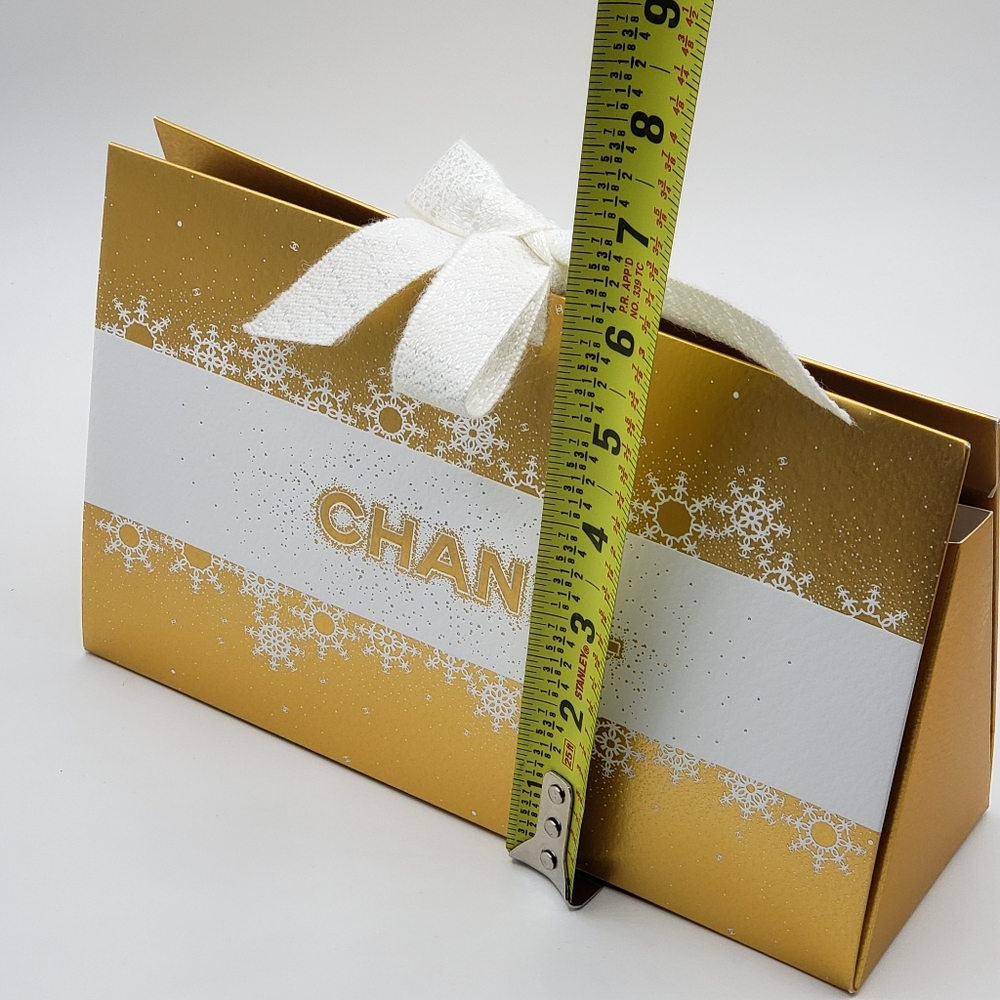 CHANEL Holiday Gift Bag with Card - Picture 6 of 7